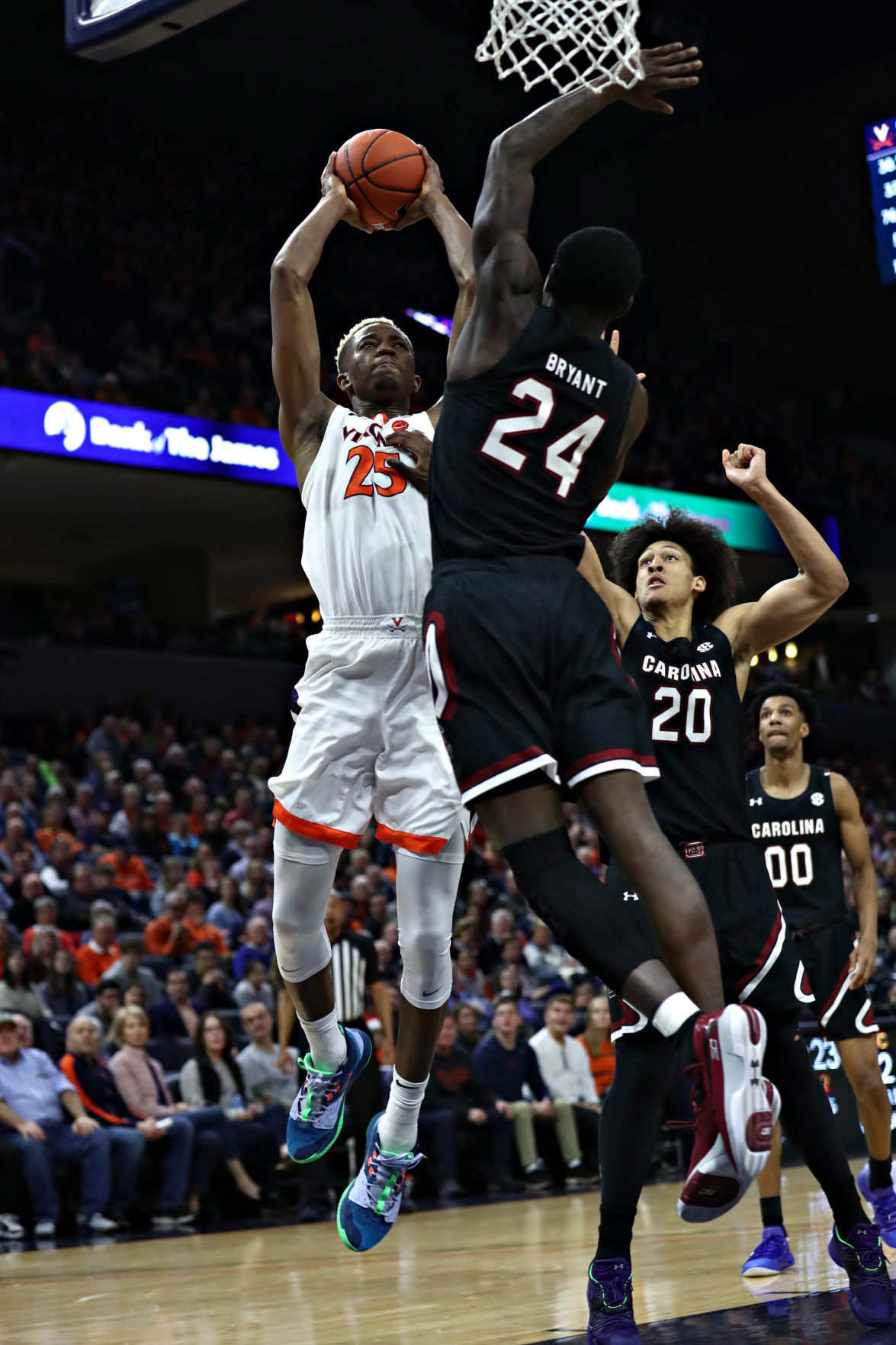 20191222_cdp_sports_uvahoops380.JPG